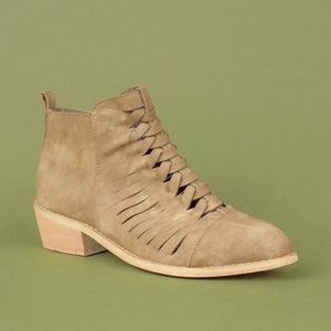 Ankle bootie